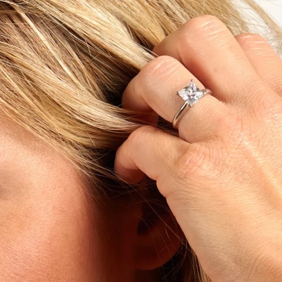 2.85 CT Princess Cut Solid 14K Gold Ring - Picture 2 of 8